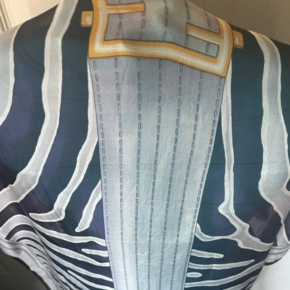 Fendi Scarf/Shawl. Zebra Print. 100% Scarf. Made in Italy. - Picture 15 of 16